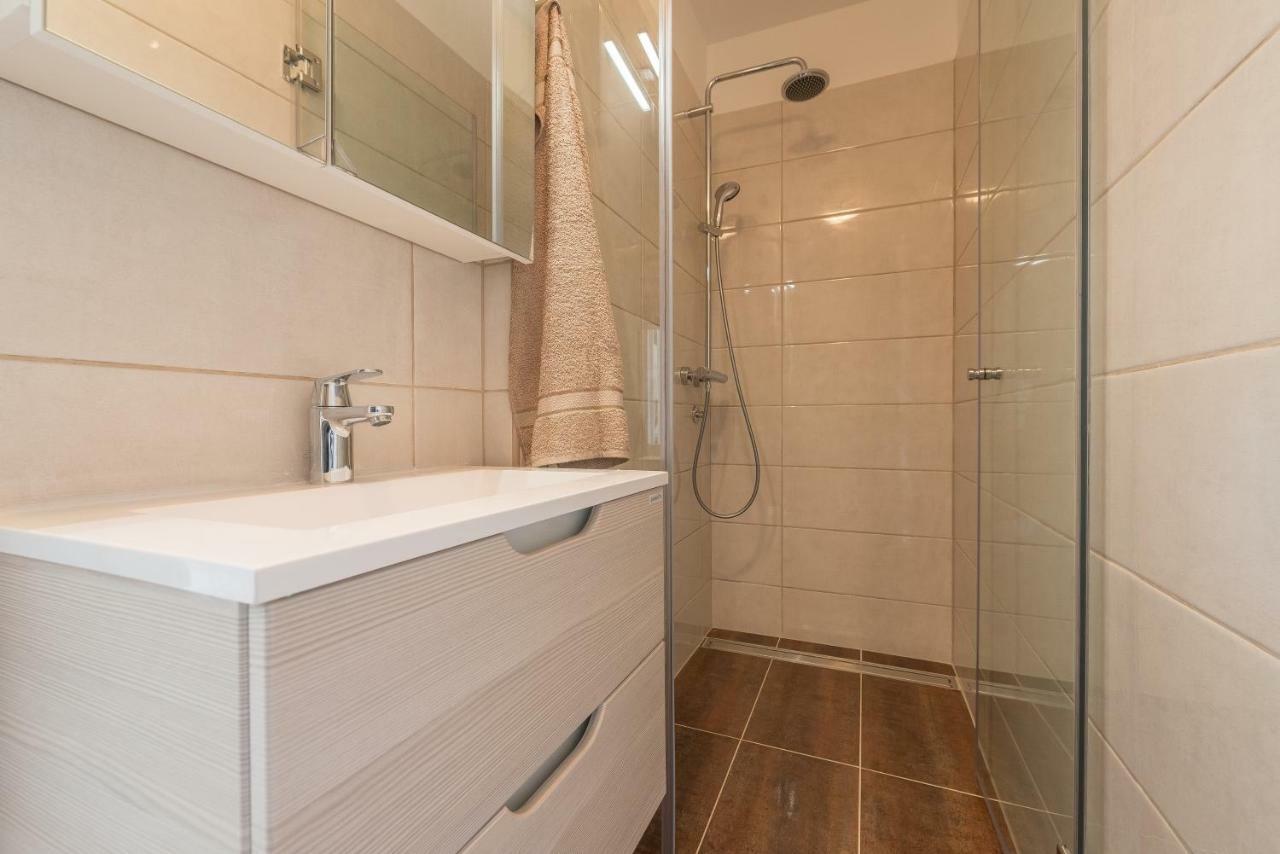 Apartmani Dupor 格基卡琳 外观 照片